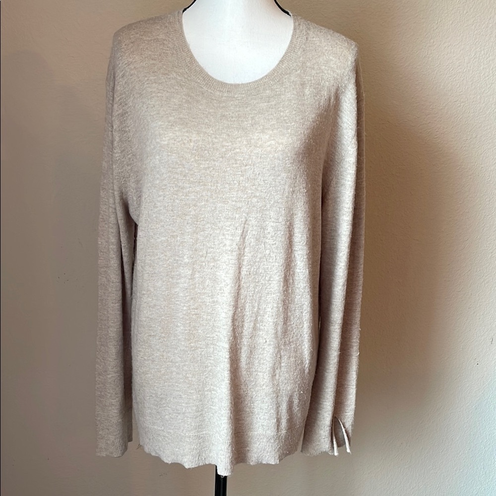Jenni Kayne Tan Sweater . Gently love condition . Medium